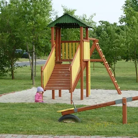 Herkules Panzio بيت ضيافة 2*