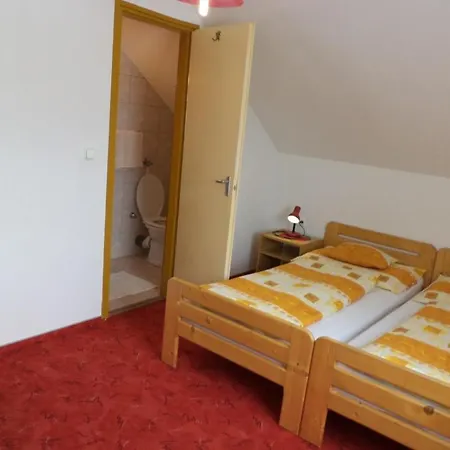 Herkules Panzio بيت ضيافة