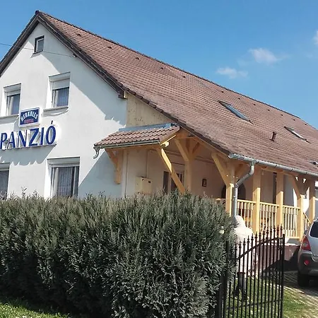 Herkules Panzio بيت ضيافة 3*