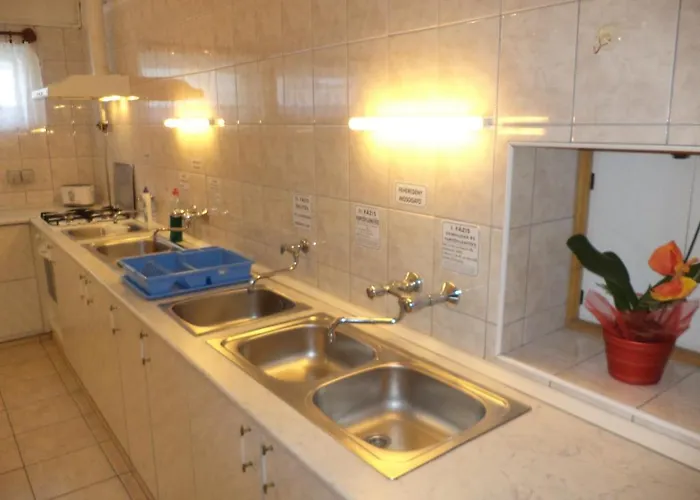 Herkules Panzio Гостевой дом 3*